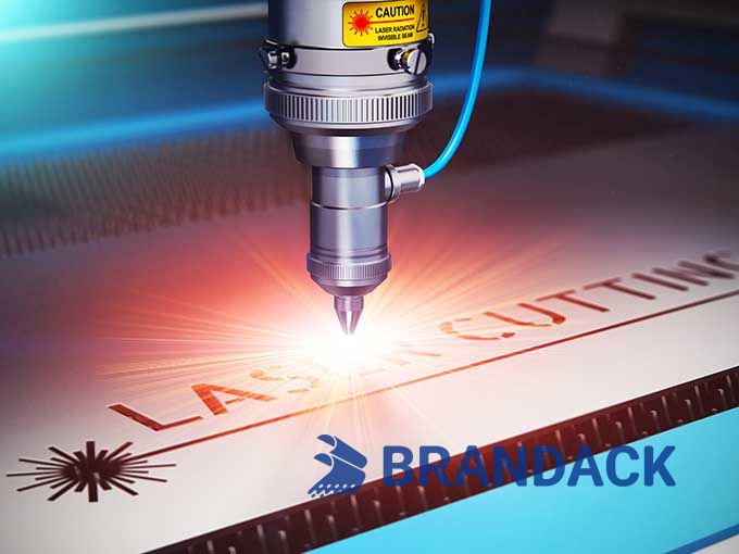 Лазерная гравировка и резка: Лазерная маркировка для деревянных RFID-карт премиум-класса отеля